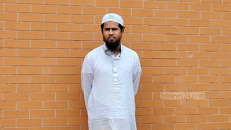 নেত্রকোনায় ১১ বছরের শিশু ধর্ষণের অভিযোগে গ্রেপ্তার সেই ‘হুজুর’ আমান উল্লাহ সাগর।