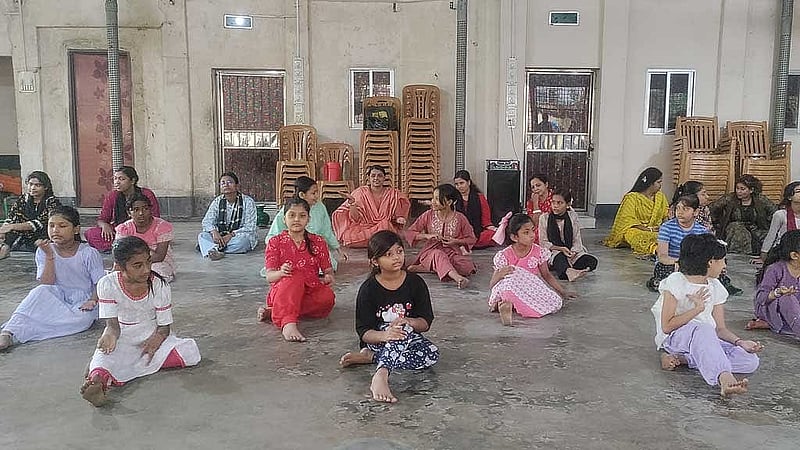 আলাউদ্দিন সংগীতাঙ্গনে নাচের ক্লাস