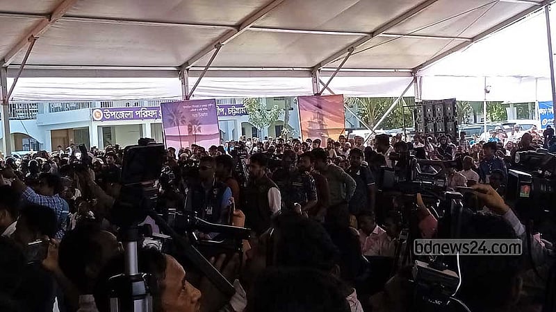সমাবেশে যোগ দেন সন্দ্বীপের বিভিন্ন শ্রেণি পেশার কয়েক হাজার মানুষ। ছবি: মিঠুন চৌধুরী