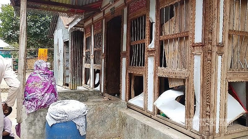শরীয়তপুরের নড়িয়ায় ২৩ মার্চ বিএনপি ও জামায়াতে ইসলামীর সমর্থকদের মধ্যে সংঘর্ষের সময় অন্তত ৪০টি বাড়ি ভাঙচুর করা হয়েছে।