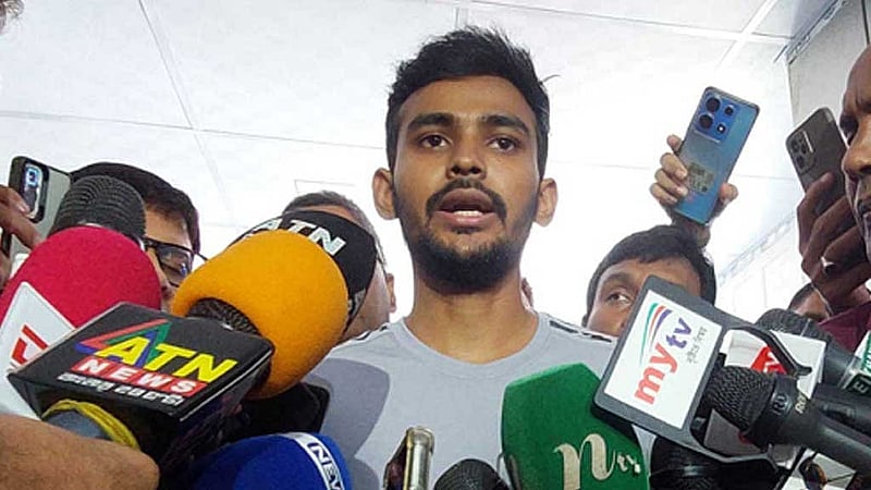 শ্রমিক বিক্ষোভ নিয়ে বুধবার স্বরাষ্ট্র মন্ত্রণালয়ের বৈঠক শেষে সাংবাদিকদের মুখোমুখি শ্রম ও কর্মসংস্থান উপদেষ্টা আসিফ মাহমুদ সজীব ভূঁইয়া।