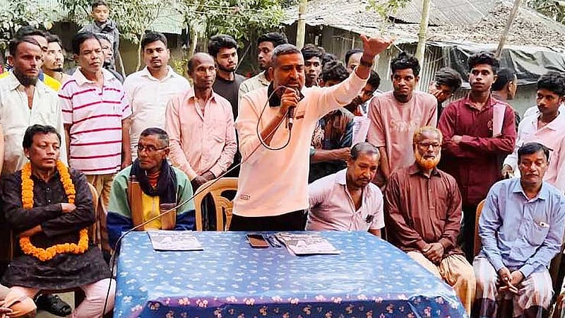 বিদ্রোহী হয়ে লড়ছেন স্বেচ্ছাসেবক দলের সাবেক সভাপতি শফিকুল ইসলাম রাহী। জয় পেলে বহিষ্কারাদেশ উঠে যাবে বলে আশা করছেন তিনি।