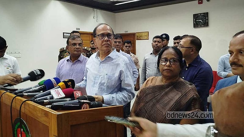 উপজেলা নির্বাচন শেষ হওয়ার পর রোববার নির্বাচন ভবনে সাংবাদিকদের সঙ্গে কথা বলেন প্রধান নির্বাচন কমিশনার কাজী হাবিবুল আউয়াল।