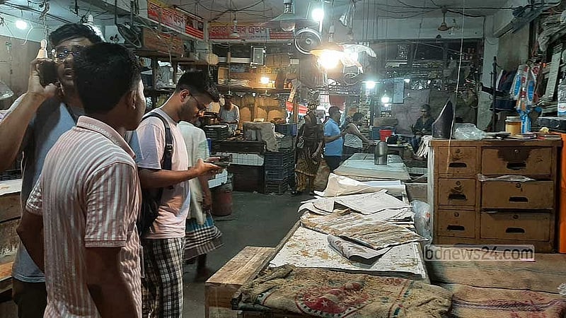 আগাম টাকা দিয়েও মিলছে না ত্রাণ সামগ্রী। উপদ্রুত এলাকায় সহায়তা নিতে পারছেন না অনেকে।