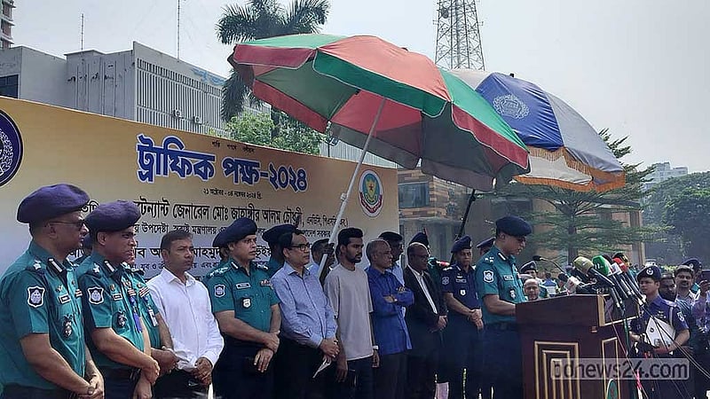 ট্রাফিক পক্ষের উদ্বোধনী অনুষ্ঠানে ডিএমপি কমিশনার মোহাম্মদ মাইনুল হাসান।