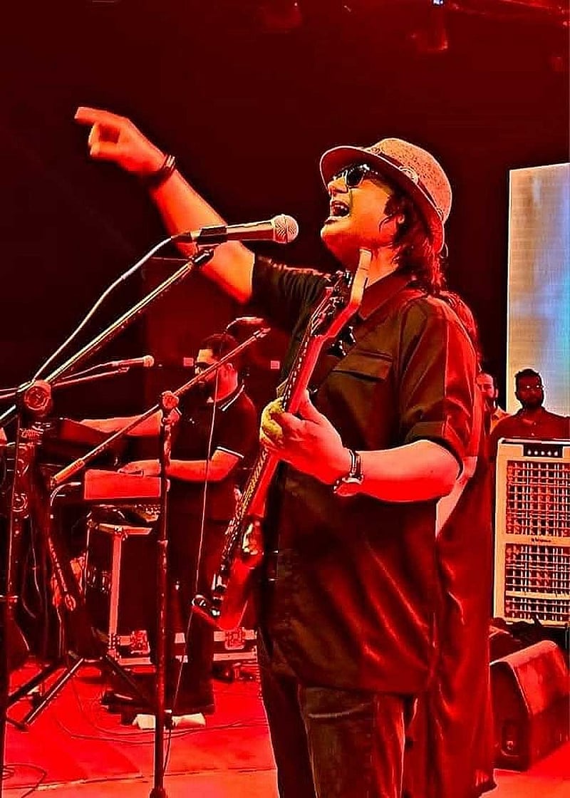'ভয়েস অফ মাইলস' ব্যান্ডের সদস্যরা। ছবি: রাইসুল ইসলাম রিমনের সৌজন্যে। 