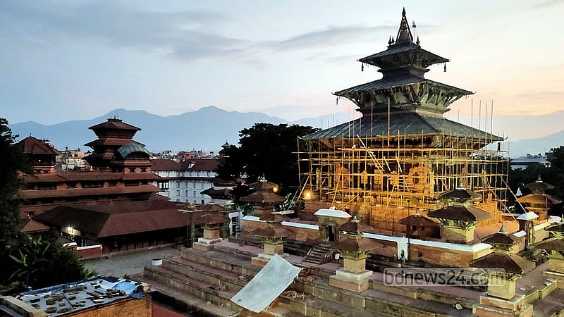 ওপর থেকে দরবার স্কয়ার।