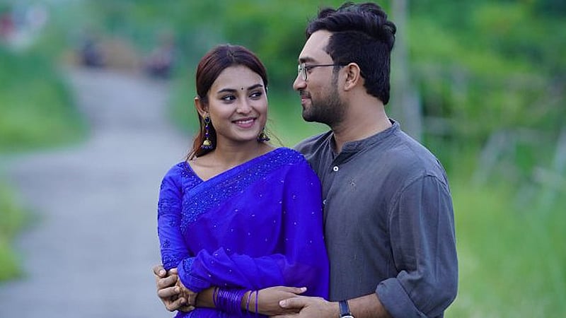 ‘মন বদল’ নাটকের অভিনয়শিল্পীরা। ছবি: সিএমভির সৌজন্যে।  