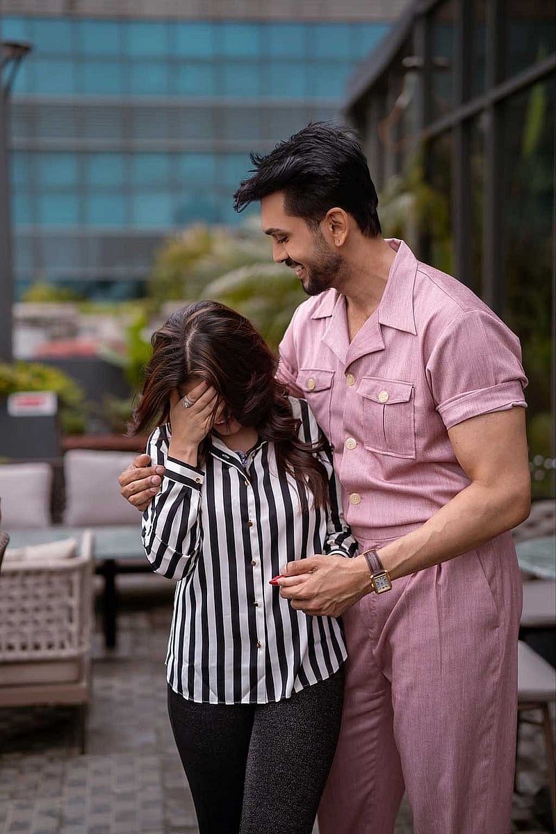 ‘নীলচক্র’ দিয়ে শুভর সঙ্গে মন্দিরার এই প্রথম কোনো সিনেমায় জুটি বেঁধেছেন। হাসি, বন্ধুত্ব ও ক্যান্ডিড ছবিতে দেখা গেছে এই জুটিকে।