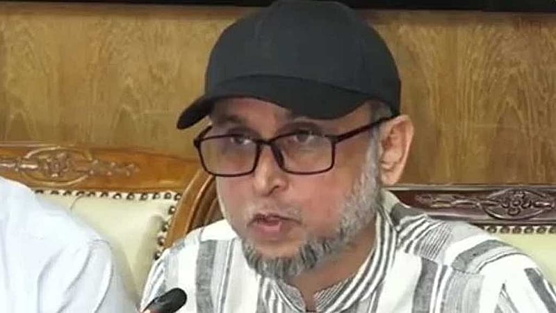রোববার মন্ত্রণালয়ে সংবাদ সম্মেলনে সংস্কৃতি উপদেষ্টা মোস্তফা সরয়ার ফারুকী। 