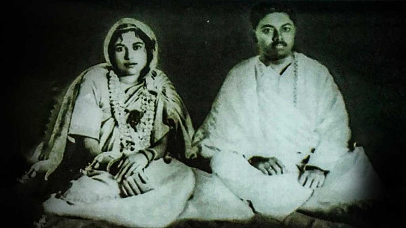 বিয়ের পিঁড়িতে জীবনানন্দ দাশ ও লাবণ্য গুপ্ত।