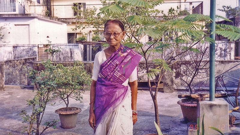 ইলা মিত্র—নাচোলের সেই রানি, যিনি রাজদণ্ড নয়, বিদ্রোহকে বেছে নিয়েছিলেন নিজের পথ হিসেবে। আজ তার জন্ম শতবর্ষ। এই শতবর্ষ শুধু ইতিহাস নয়, দায়বোধেরও পুনরালোচনা।