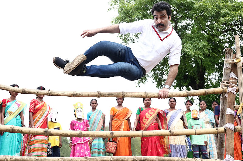 রক্তবীজ সিনেমার দৃশ্যে আবীর চট্টোপাধ্যায়।