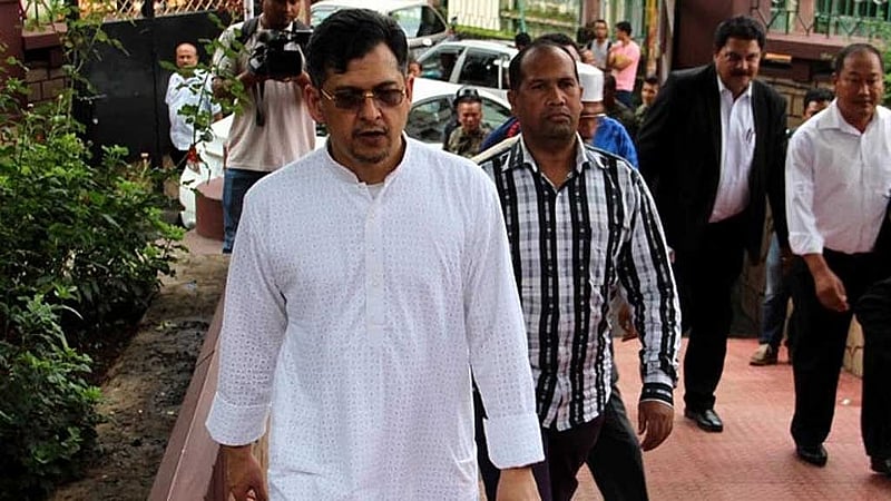 ২০১৫ সালে নিখোঁজ বিএনপি নেতা সালাহউদ্দিন আহমেদকে ভারতের সিলংয়ে পাওয়া যায়। অবৈধ অনুপ্রবেশের মামলায় খালাস পেলেও এক বছরেও তিনি দেশে ফেরেননি