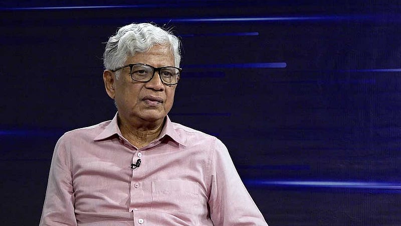 সাবেক আইজিপি নুরুল হুদা মনে করেন, পুলিশ এমন অবস্থায় পড়েছে যেখানে ‘এদিকে গেলেও ঝামেলা, ওদিকে গেলেও ঝামেলা’।