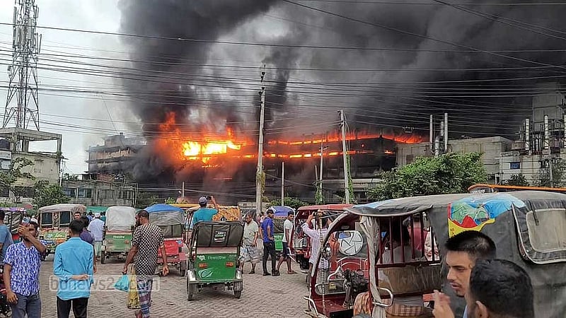 গত ৫ অগাস্ট আওয়ামী লীগ সরকারের পতনের পর নারায়ণগঞ্জে গাজী গ্রুপের কারখানায় লুটপাটের পর একাধিকবার আগুন দেওয়া হয়। লুট করতে গিয়ে নিখোঁজ হয়েছেন ১৮২ জন। 