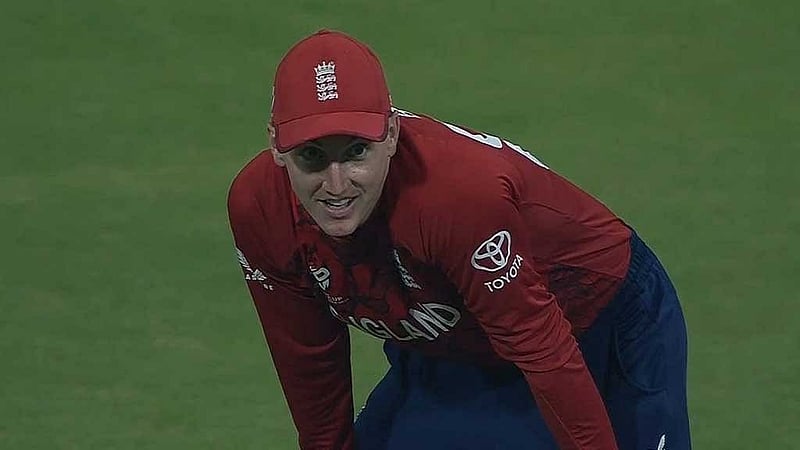 ক্যাচ ছেড়ে যেন নিজেই বিশ্বাস করতে পারছেন না ব্রুক। ছবি: স্ক্রিনশট