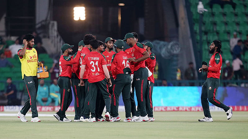 ৫ রানে ২ উইকেট নিয়ে বাংলাদেশের শুরুটা ছিল দারুণ। ছবি: পিসিবি।