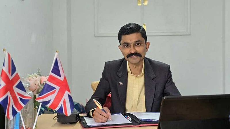 ইউকে ভয়েস পার্টির নেতা ভারতীয় বংশোদ্ভূত কেতন পিপালিয়া। দলটির ওয়েবসাইট থেকে নেওয়া ছবি।