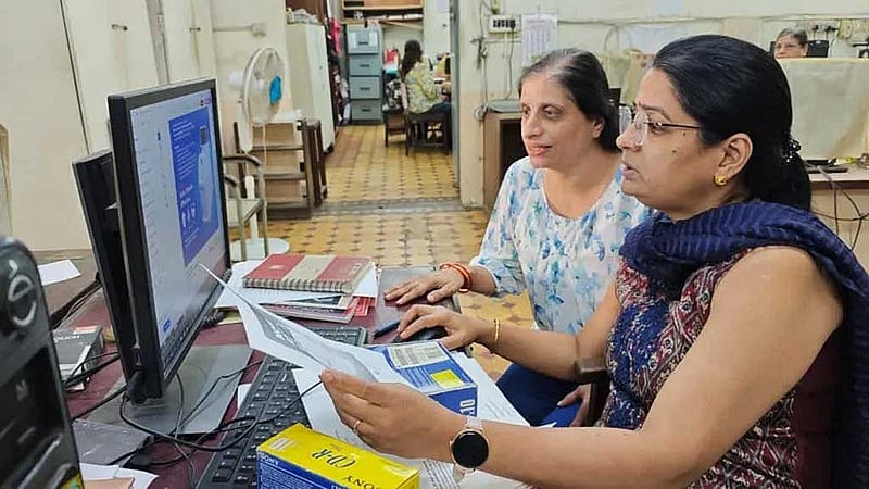 পাঠক কমছে, অর্থের ঘাটতি আছে, ম্যাগাজিনটি চালাবে এমন লোকও নেই। এসবের ধাক্কায় ৬০ বছর পর বন্ধ হয়ে যাচ্ছে ভারতের এই আইকনিক ম্যাগাজিনটি। ছবি: বিবিসি