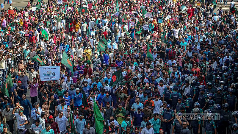 ৭ জুলাই ২০২৪: সরকারি চাকরিতে কোটা বাতিল করে ২০১৮ সালে জারি করা পরিপত্র পুনর্বহালের দাবিতে এদিন বাংলা ব্লকেডের অংশ হিসেবে ঢাকার হোটেল ইন্টারকন্টিনেন্টাল মোড় অবরোধ করেন আন্দোলনকারীরা।