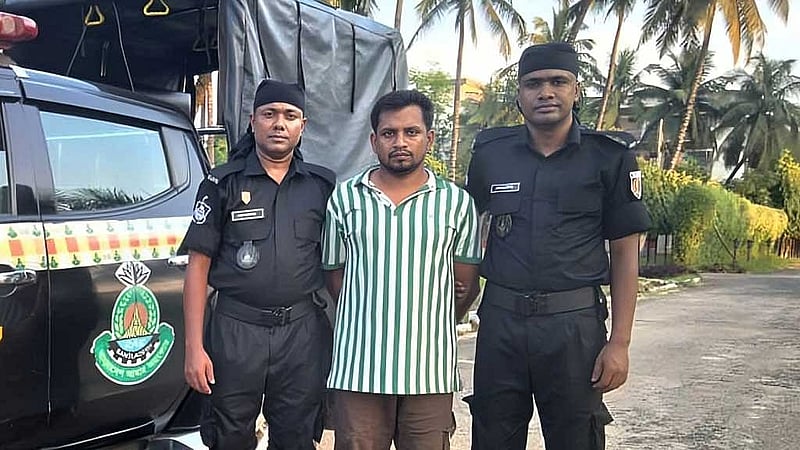 চট্টগ্রামের যুবলীগ কর্মী সুলায়মান বাদশাকে নোয়াখালীর সোনাইমুড়ি থেকে গ্রেপ্তারের কথা জানিয়েছে র‌্যাব-৭