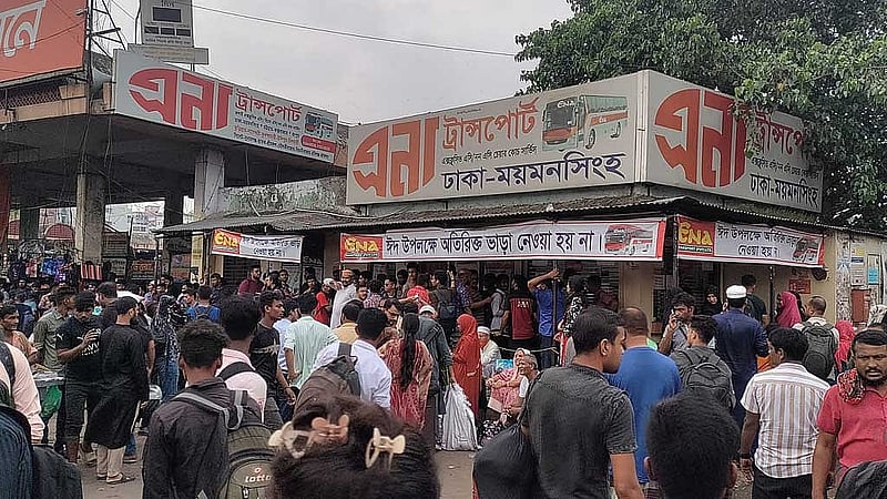 মহাখালীকে ময়মনসিংহগামী এনা পরিবহনের কাউন্টারে দিনভর ছিল যাত্রীর ভিড়