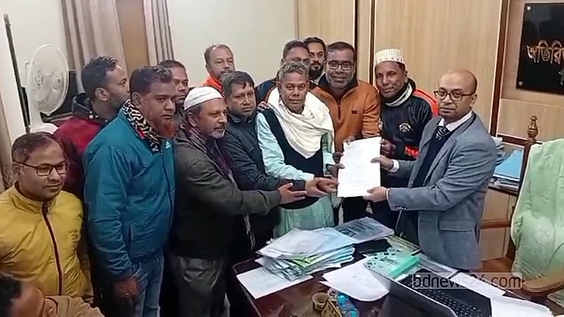 মনোনয়নপত্র সংগ্রহ করেছেন বিএনপির কেন্দ্রীয় কমিটির নির্বাহী সদস্য ও দিনাজপুর পৌরসভার সাবেক মেয়র সৈয়দ জাহাঙ্গীর আলম।