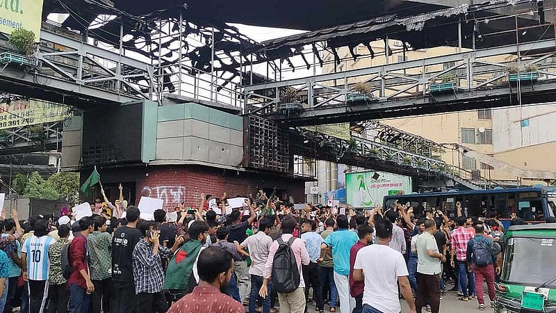 মিরপুর ১০ নম্বর গোল চক্করে শনিবার দুপুর ১২টায়।