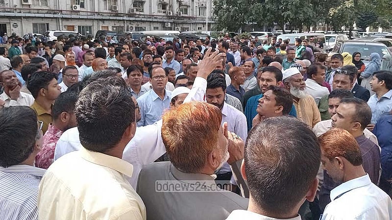 গতবছরের ৫ অগাস্ট আওয়ামী লীগ সরকারের পতনের পর বিভিন্ন দাবি-দাওয়ার ‘প্রাণকেন্দ্র’ হয়ে ওঠে সচিবালয়। ফাইল ছবি