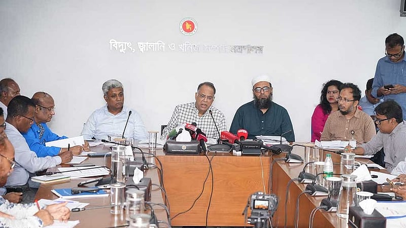 সচিবালয়ে রোববার সাগরে গ্যাস অনুসন্ধানে নতুন পিএসসি ও বিডিং রাউন্ডের বিভিন্ন দিক তুলে ধরে সংবাদ সম্মেলন করে বিদ্যুৎ ও জ্বালানি মন্ত্রণালয়।