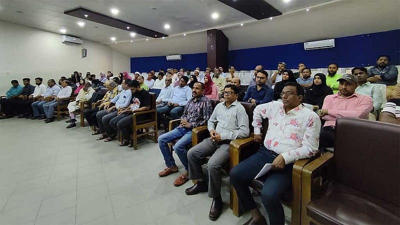 বাংলাদেশে জেনিভা ক্যাম্পে বসবাসকারী উর্দুভাষীদের অধিকার নিয়ে সেমিনারে ক্যাম্পের প্রতিনিধিরাও অংশ নেয়। 