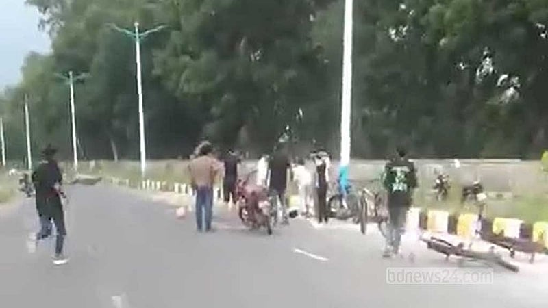 রাজশাহীতে ১৭ মে মোটরসাইকেল দুর্ঘটনায় দুই কিশোর নিহত হয়।