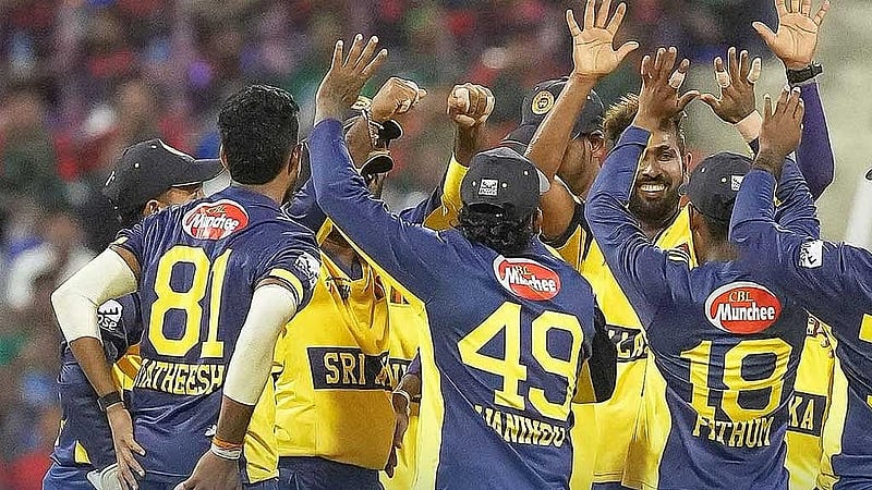 বল হাতে শ্রীলঙ্কার শুরুটা হয় দুর্দান্ত। ছবি: শ্রীলঙ্কা ক্রিকেট।