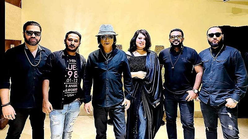 'ভয়েস অফ মাইলস' ব্যান্ডের সদস্যরা। ছবি: রাইসুল ইসলাম রিমনের সৌজন্যে। 