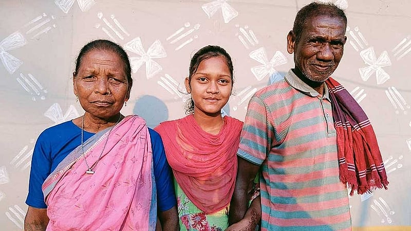 সময় পেলে পরবর্তী প্রজন্মকে মুক্তিযুদ্ধের বীরত্বগাথা শোনান  জসেব মার্ডি।