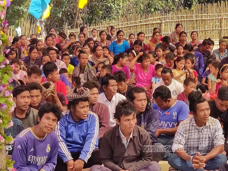 আলোচনা সভায় শিশুদের অভিভাবকরা।
