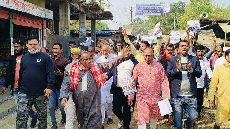 কুমিল্লা-২ আসনে বিএনপির ‘বিদ্রোহী’ আবদুল মতিনের প্রচার।