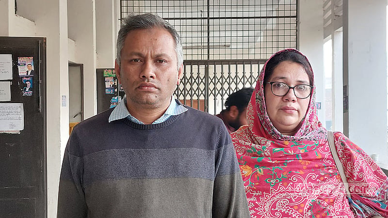 স্বামীকে নিয়ে আদালতে আহনাফের মা খায়রুন নাহার।