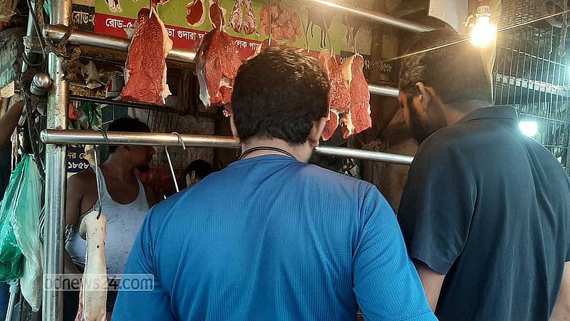 গরুর মাংস ৭৫০ ও খাসির মাংস বিক্রি হচ্ছে ১ হাজার টাকা কেজি দরে।