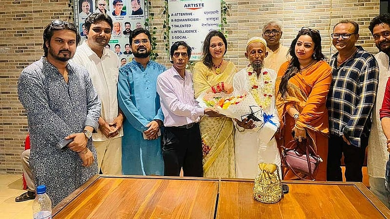 বিদায় অনুষ্ঠানে খোরশেদ আলম। ছবি: চলচ্চিত্র সাংবাদিক সমিতির সৌজন্যে। 
