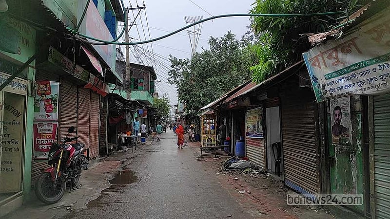 চনপাড়ার এসব অলি-গলিতে আগে প্রকাশ্যে মাদকের বেচাকেনা হলেও এখন তা কমে এসেছে বলে স্থানীয়দের বলতে শোনা গেছে।