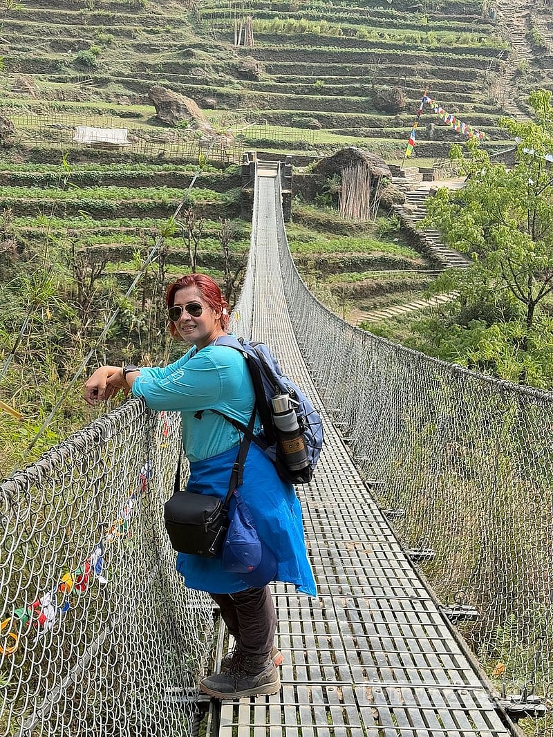 ঝুলন্ত ব্রিজে।