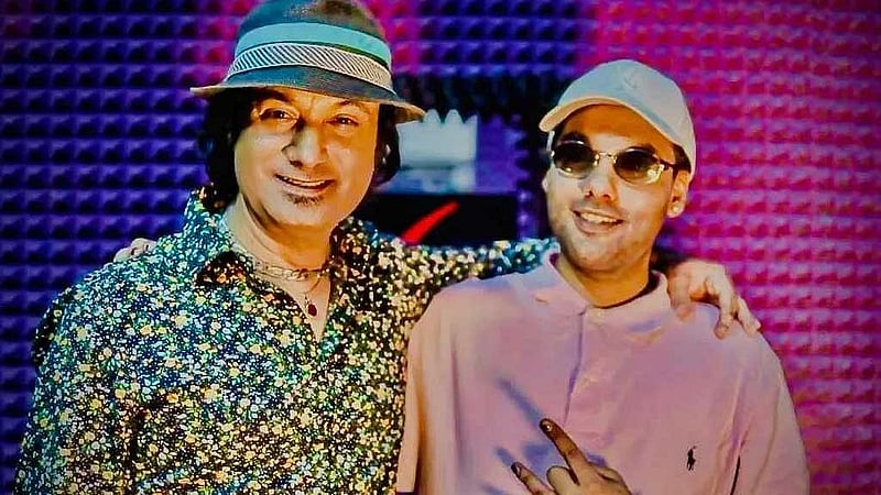 ছেলে রাকিন আহমেদ অজির সঙ্গে শাফিন আহমেদ। ছবি: ছেলে অজির সৌজন্যে। 