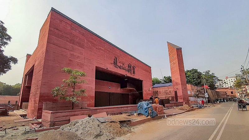নাজিমুদ্দিন রোডের পুরনো কেন্দ্রীয় কারাগারকে সাংস্কৃতিক কেন্দ্র বানানোর অংশ হিসেবে নির্মাণ করা হয়েছে প্রিজন সেন্ট্রাল মসজিদ। ছবি: আব্দুল্লাহ আল মমীন