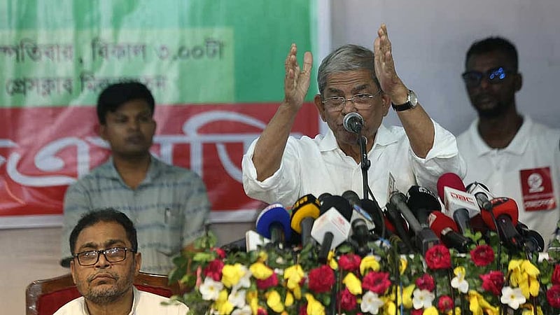 জেএসডির প্রতিষ্ঠাবার্ষিকীর আলোচনায় বিএনপি মহাসচিব মির্জা ফখরুল ইসলাম আলমগীর।