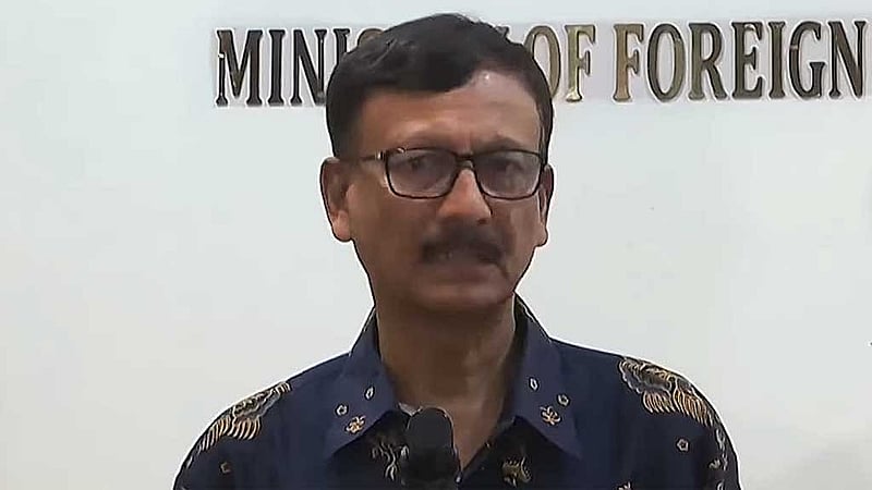 পররাষ্ট্র মন্ত্রণালয়ে মঙ্গলবার বিফ্রিংয়ে পররাষ্ট্র উপদেষ্টা তৌহিদ হোসেন।