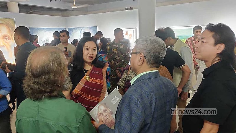 চিত্র শিল্পী খিং সাই মং মারমার আঁকা বিভিন্ন শিল্পকর্ম।