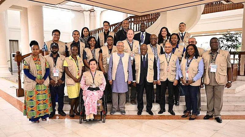 প্রধান উপদেষ্টা মুহাম্মদ ইউনূসের সঙ্গে সাক্ষাতে কমনওয়েলথের নির্বাচন পর্যবেক্ষক দল।