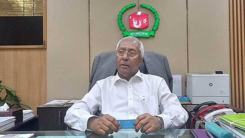 ইসি সচিবালয়ের জ্যেষ্ঠ সচিব আখতার আহমেদ।